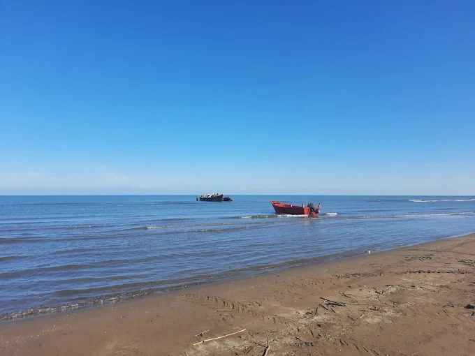 ساحل حاجی  بکنده خشکبیجار