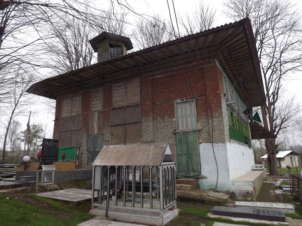 بقعه آقا سيداحمد و ابوالقاسم نهزم شفت