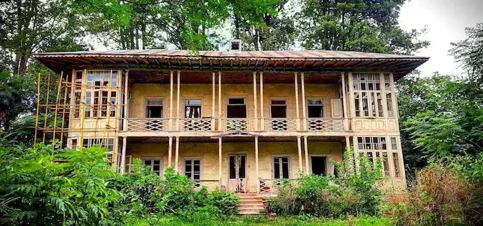 Garten des Chookam-Anwesens Khomam