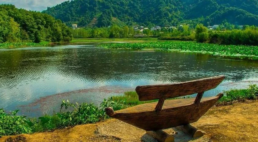 Болото Сустан Лахиджан