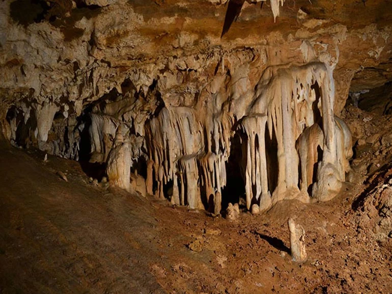 غار هامپوئیل یا کبوتر مراغه