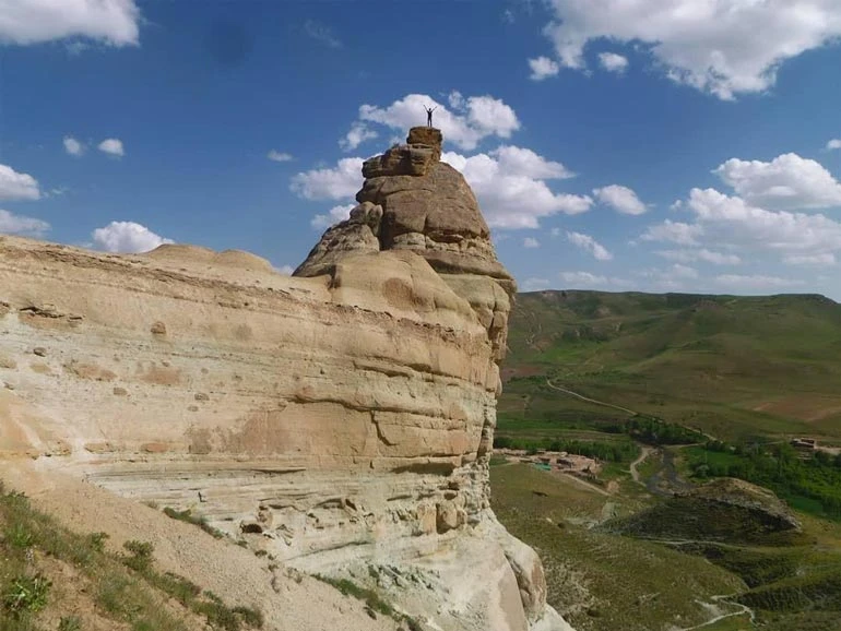 غار گویجه قلعه  قوری چای مراغه