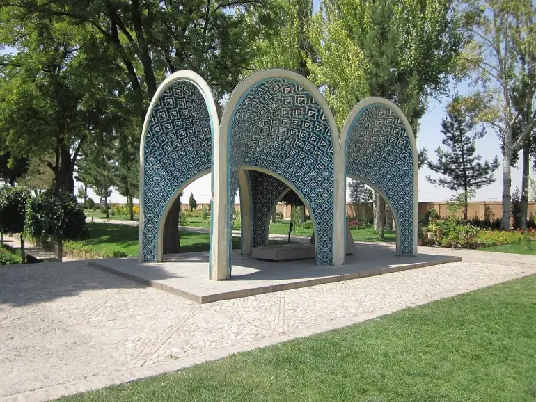 آرامگاه کمال الملک و عطار نیشابوری