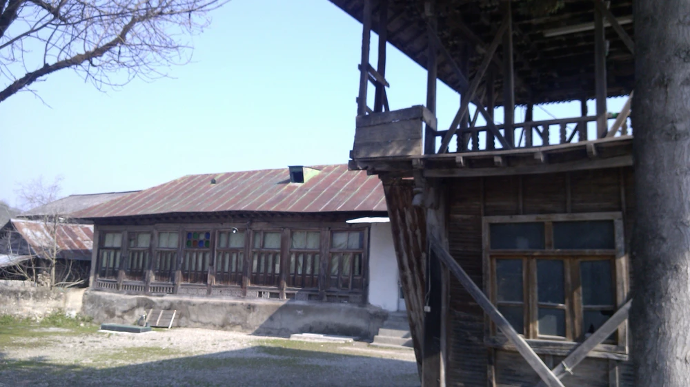 امام زاده عبدالله چمازین بابل