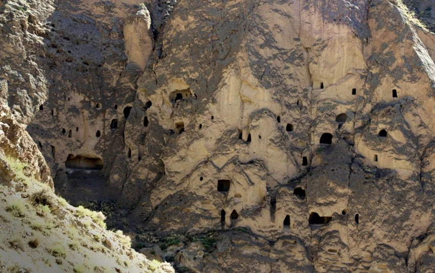 غارهای دستکند آمل