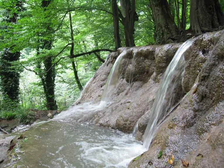 Cascada Espeh Ow, distrito de Behshahr
