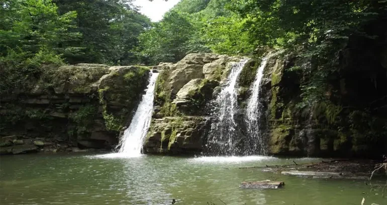 آبشار سنگ بن چشمه عسل محله تنکابن