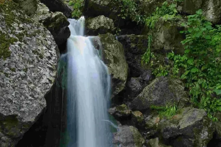 آبشار فرهاد جوی تنکابن