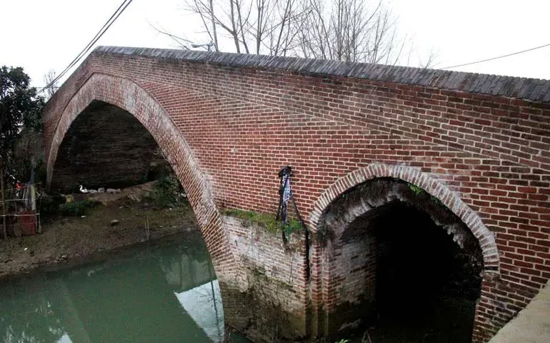 پل خشتی قلعه گردن تنکابن