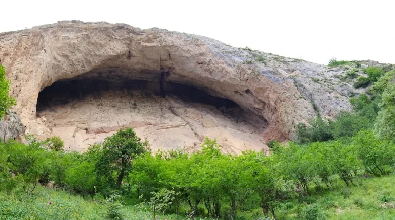 غار اسپهبد خورشید سوادکوه