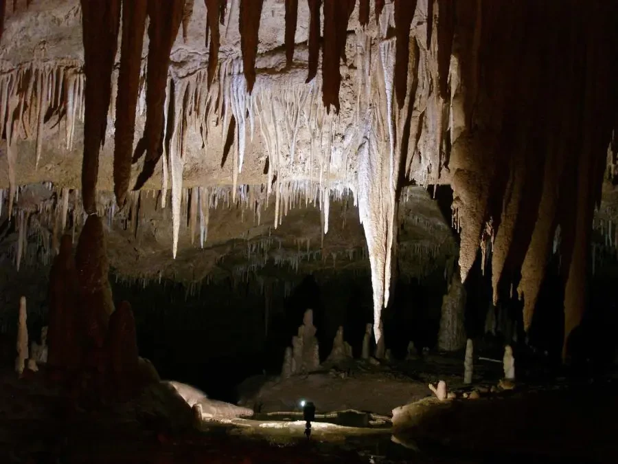 غار آبی دانیال عباس آباد