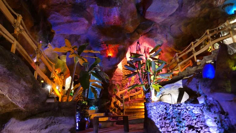 غار آکواریوم همدان