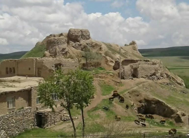 قلعه انوچ ملایر