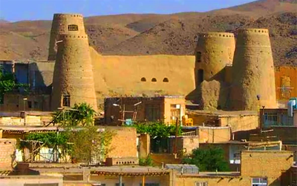 قلعه چهاربرج باغ بهادران