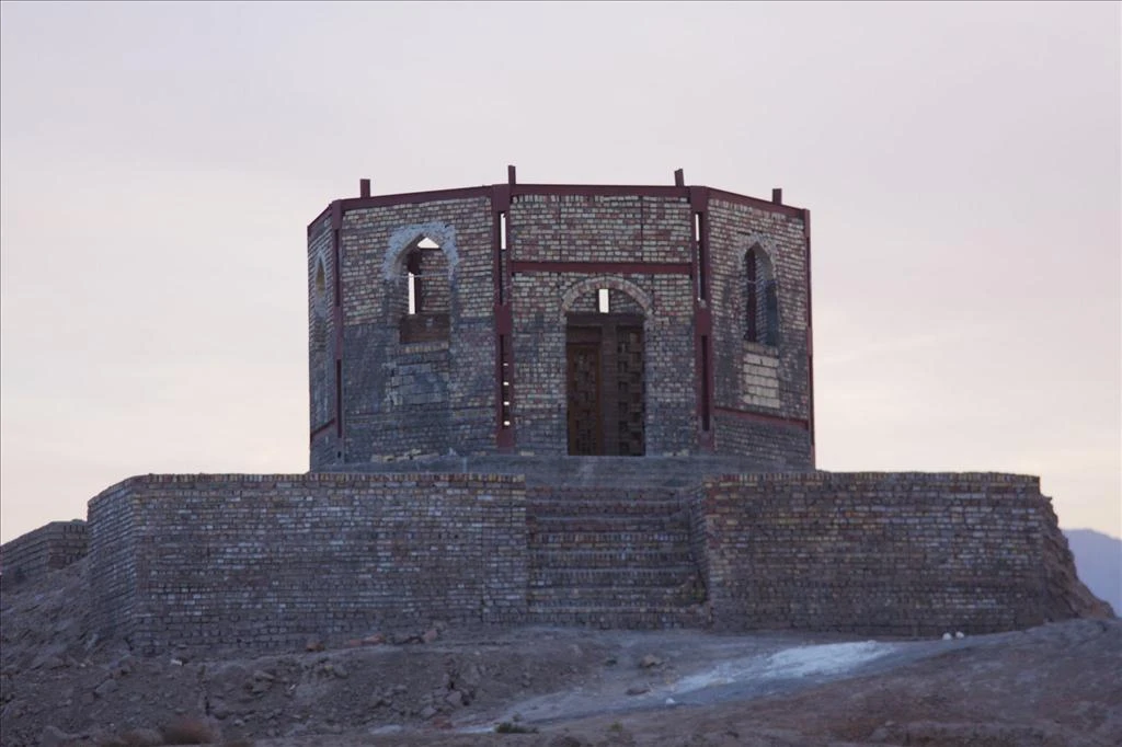 مقبره امیر اویس مهاباد اردستان