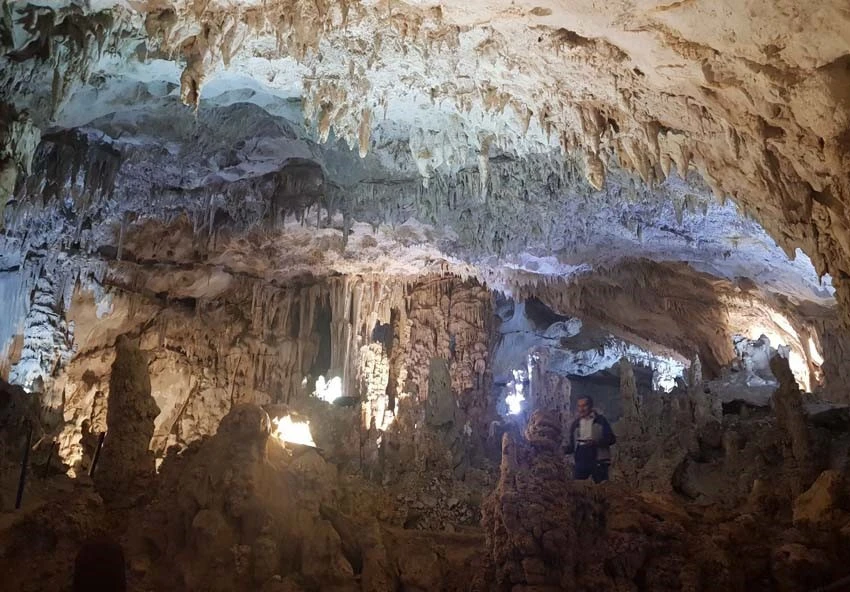 غار ده شیخ یاسوج