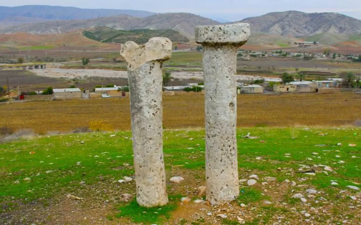 Two Graves Two Legs Basht