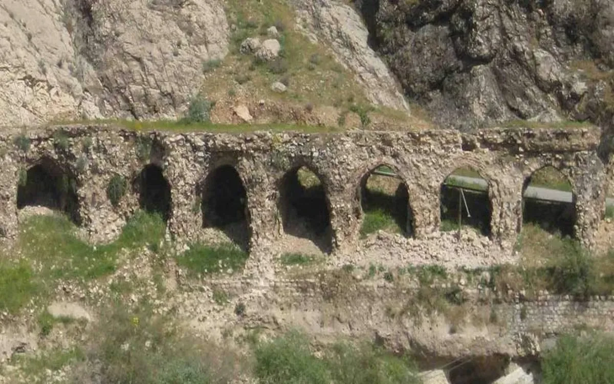 Historical Parin or Parim Cham Bolbol Bridge of Basht
