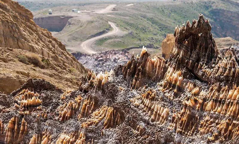 گنبد نمکی جاشک بوشهر