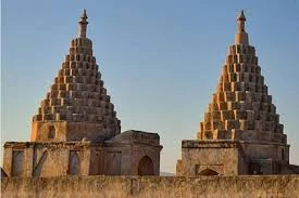 آرامگاه دوگنبدان کوخرد بستک