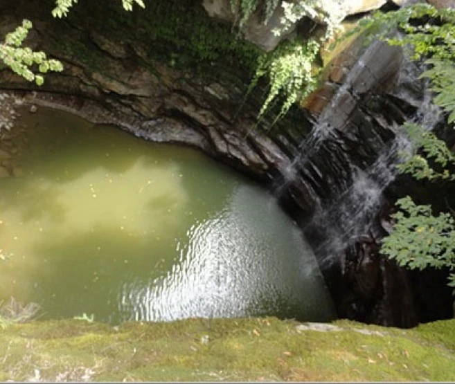 چشمه و آبشار ساسنگ آزادشهر