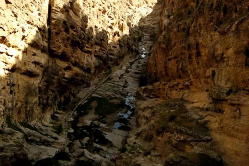 تنگه تاریخی و طبیعی جیز خشت کازرون