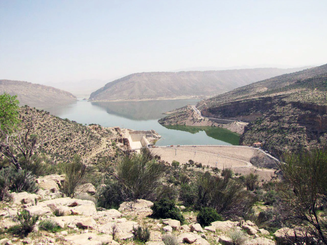 Lac du barrage de Tangab Firuzabad