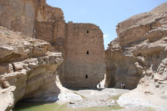 甘坡法达格格拉什水坝