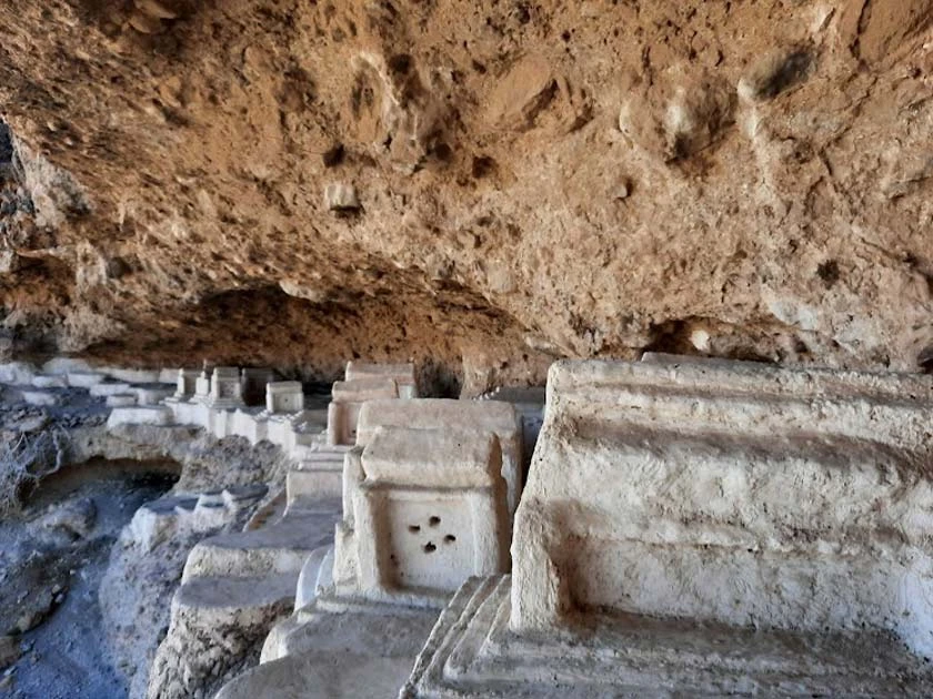 آرامگاه هفتاد ملا روپس میرجاوه زاهدان