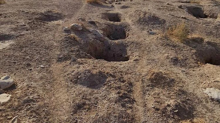 مقبرة وقلعة سبيدج إيرانشهر